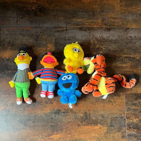 Lot of 5 Sesame Street and Disney Stuffed Characters - Picture 13 of 13